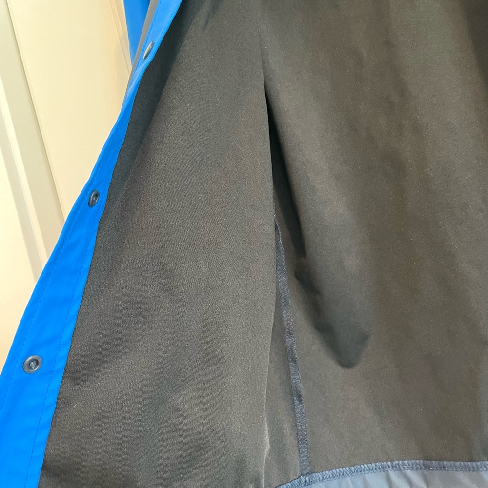 💦 100% Waterproof Jacket - Picture 4 of 8